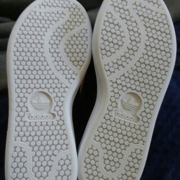 Disney Marvel Stan Smith Adidas Nwt youth - Picture 4 of 6